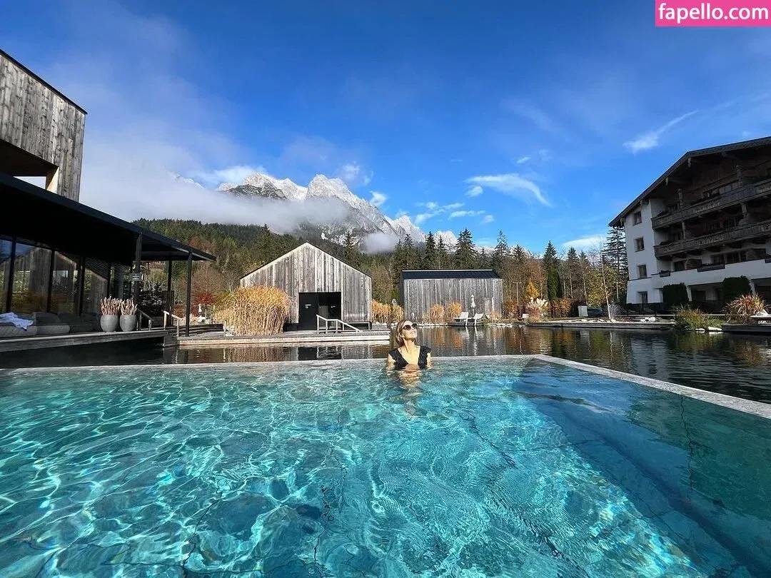 Laura Karasek Onlyfans Photo Gallery 