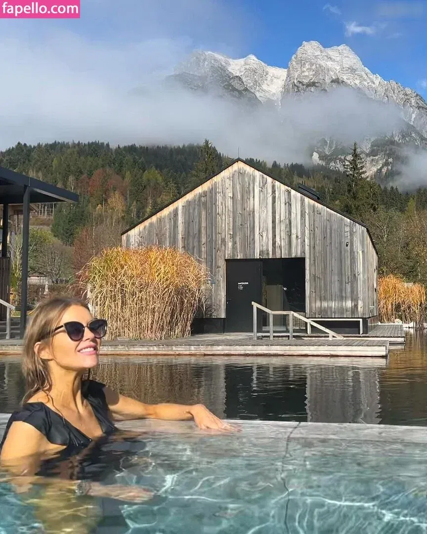 Laura Karasek Onlyfans Photo Gallery 