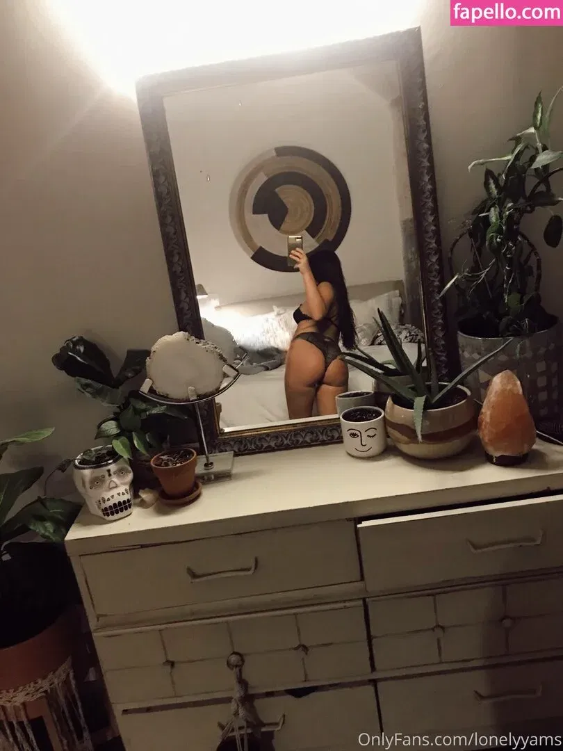 LonleyYams Onlyfans Photo Gallery 