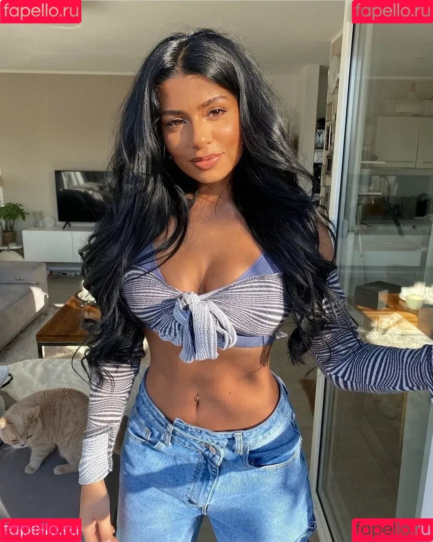 Sabrine Khan Onlyfans Photo Gallery 