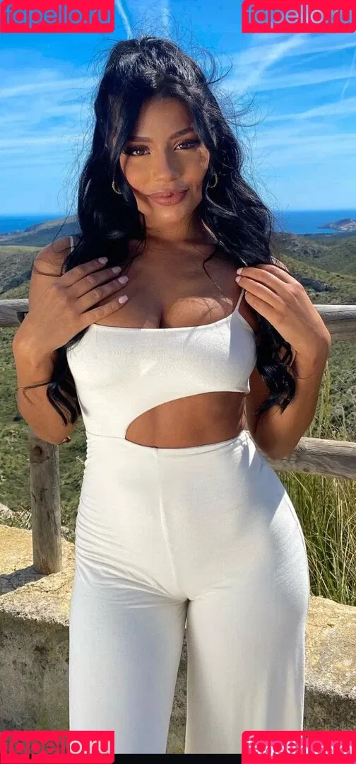 Sabrine Khan Onlyfans Photo Gallery 