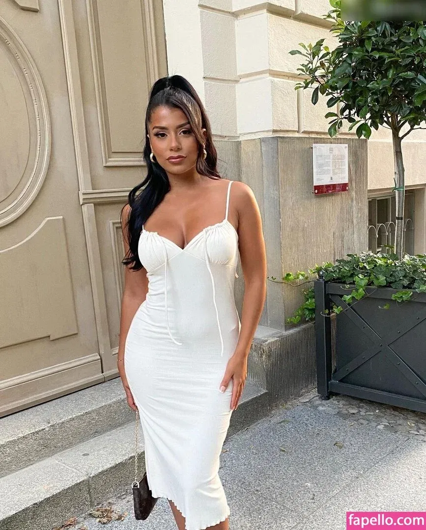 Sabrine Khan Onlyfans Photo Gallery 