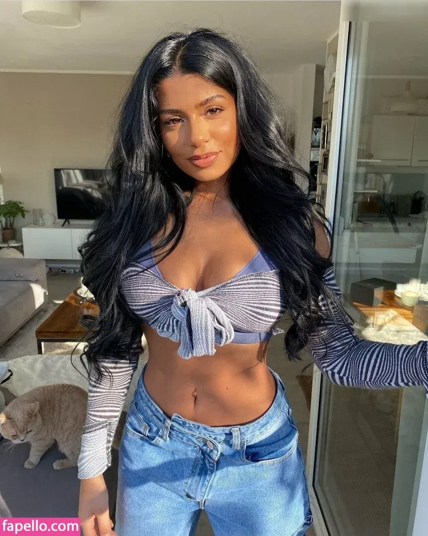 Sabrine Khan Onlyfans Photo Gallery 