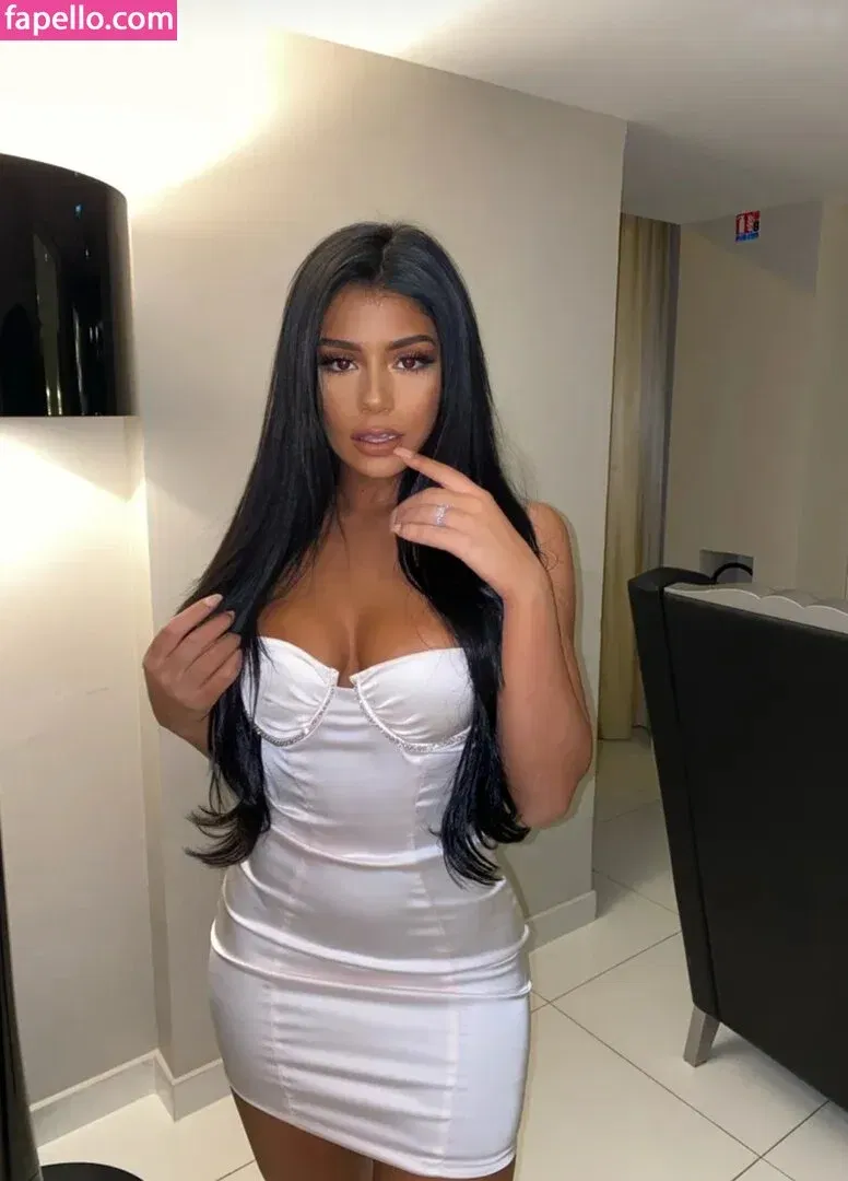 Sabrine Khan Onlyfans Photo Gallery 