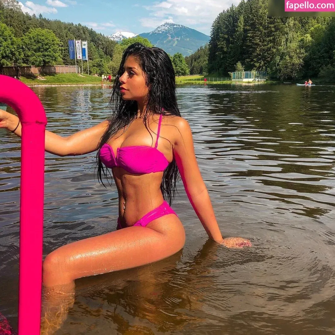 Sabrine Khan Onlyfans Photo Gallery 