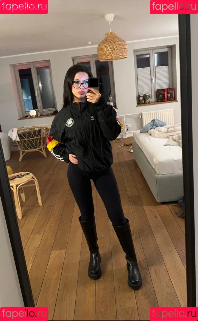 Emily Furz Onlyfans Photo Gallery 