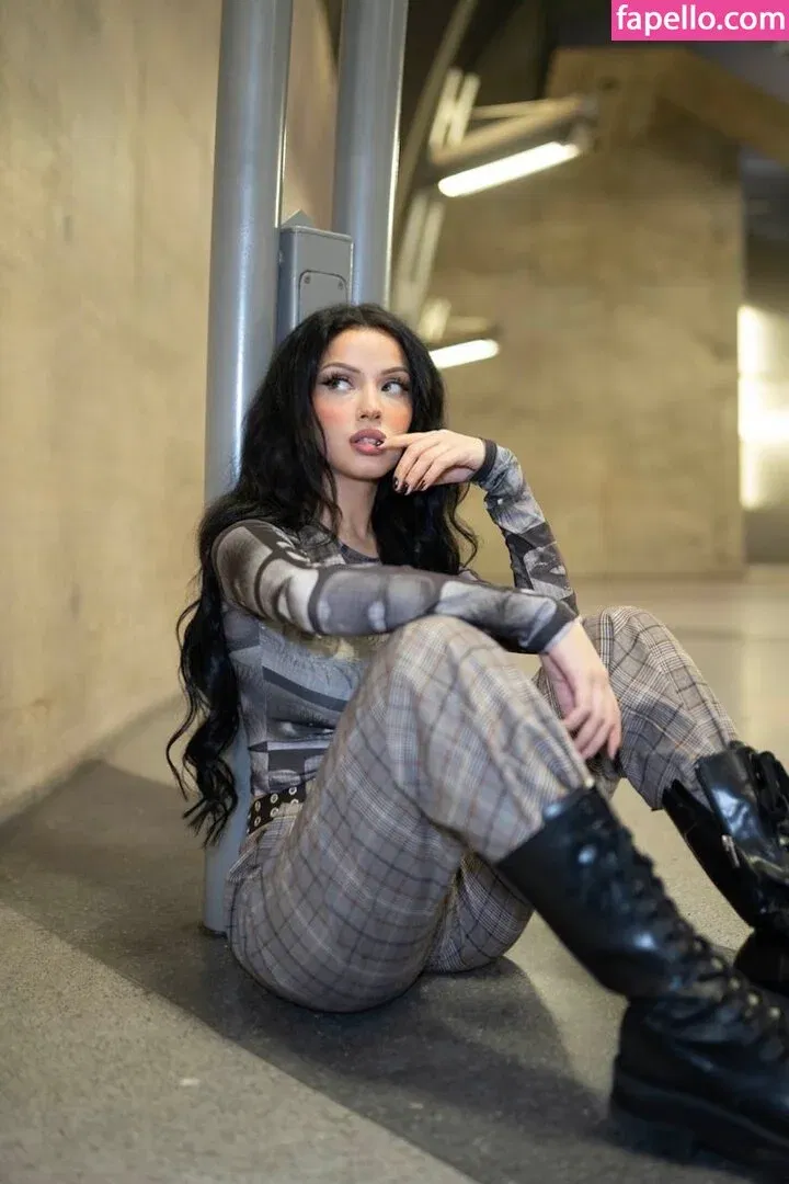 Emily Furz Onlyfans Photo Gallery 