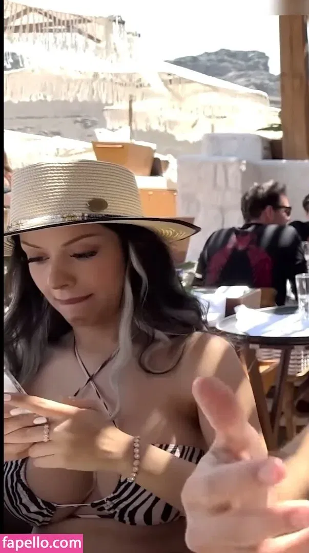 Emily Furz Onlyfans Photo Gallery 