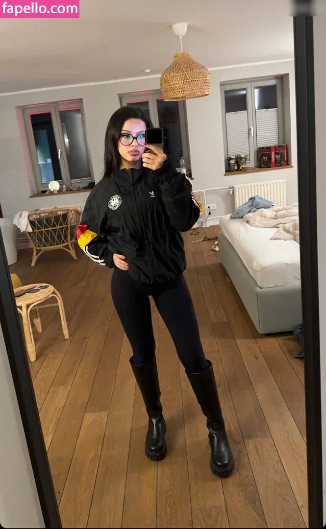 Emily Furz Onlyfans Photo Gallery 