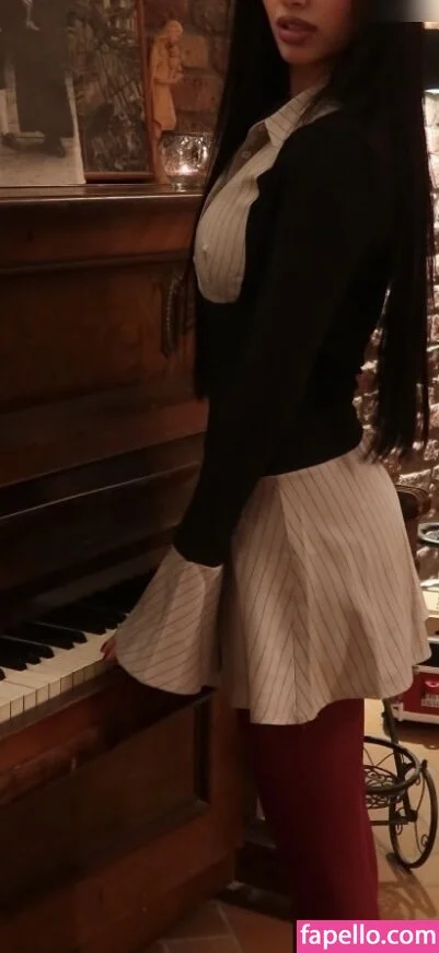 Emily Furz Onlyfans Photo Gallery 