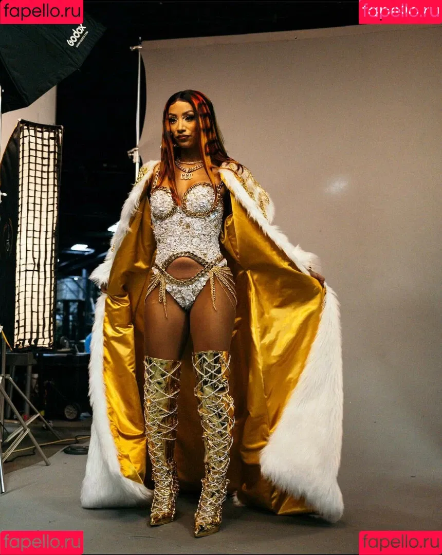 Sasha Banks Onlyfans Photo Gallery 