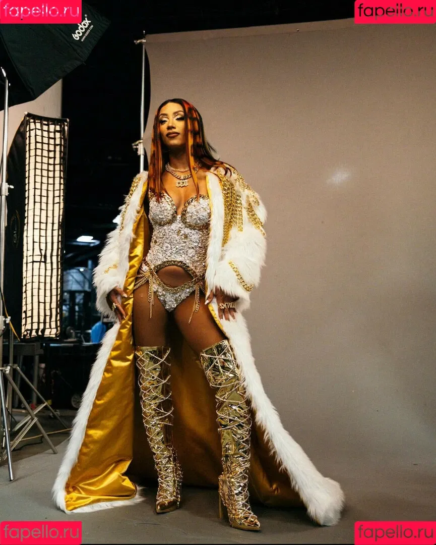 Sasha Banks Onlyfans Photo Gallery 