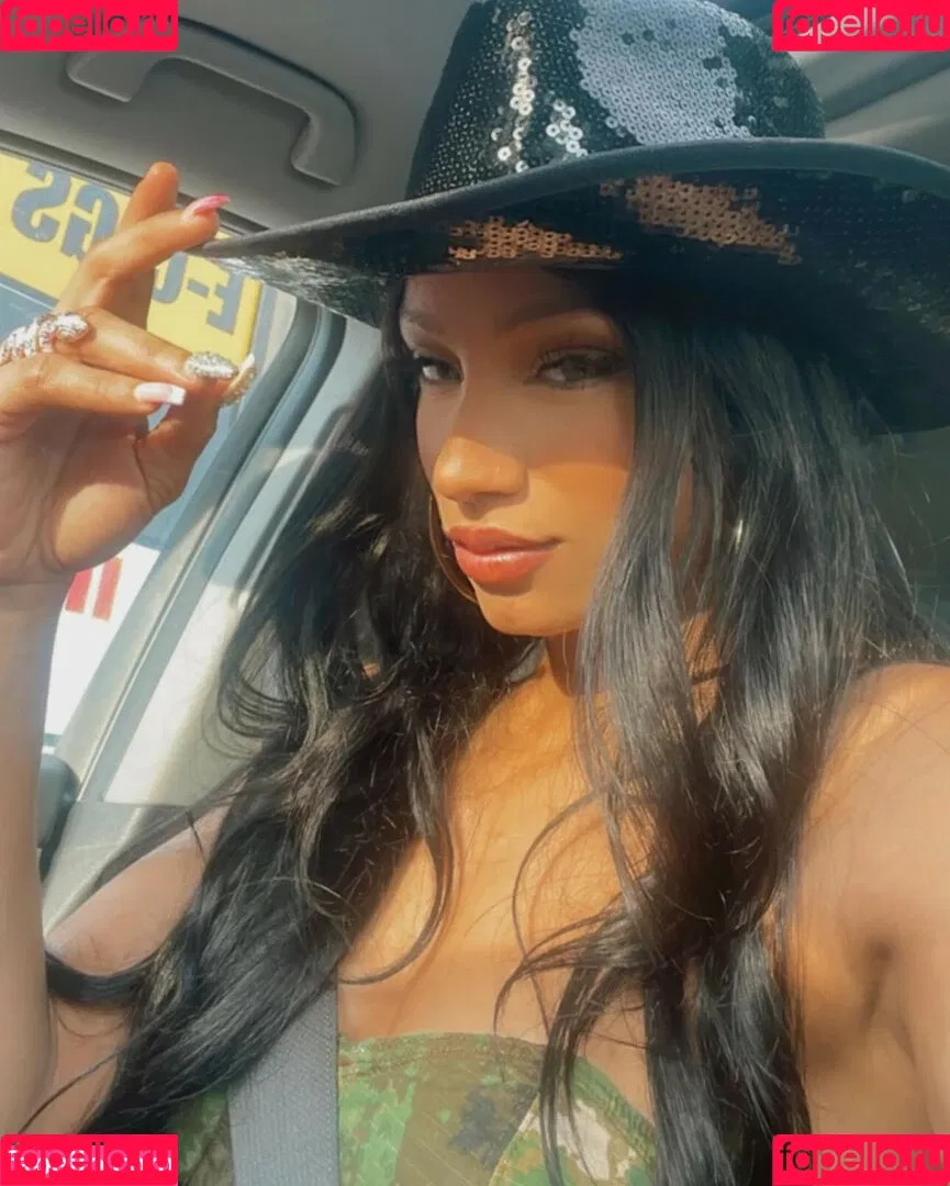 Sasha Banks Onlyfans Photo Gallery 