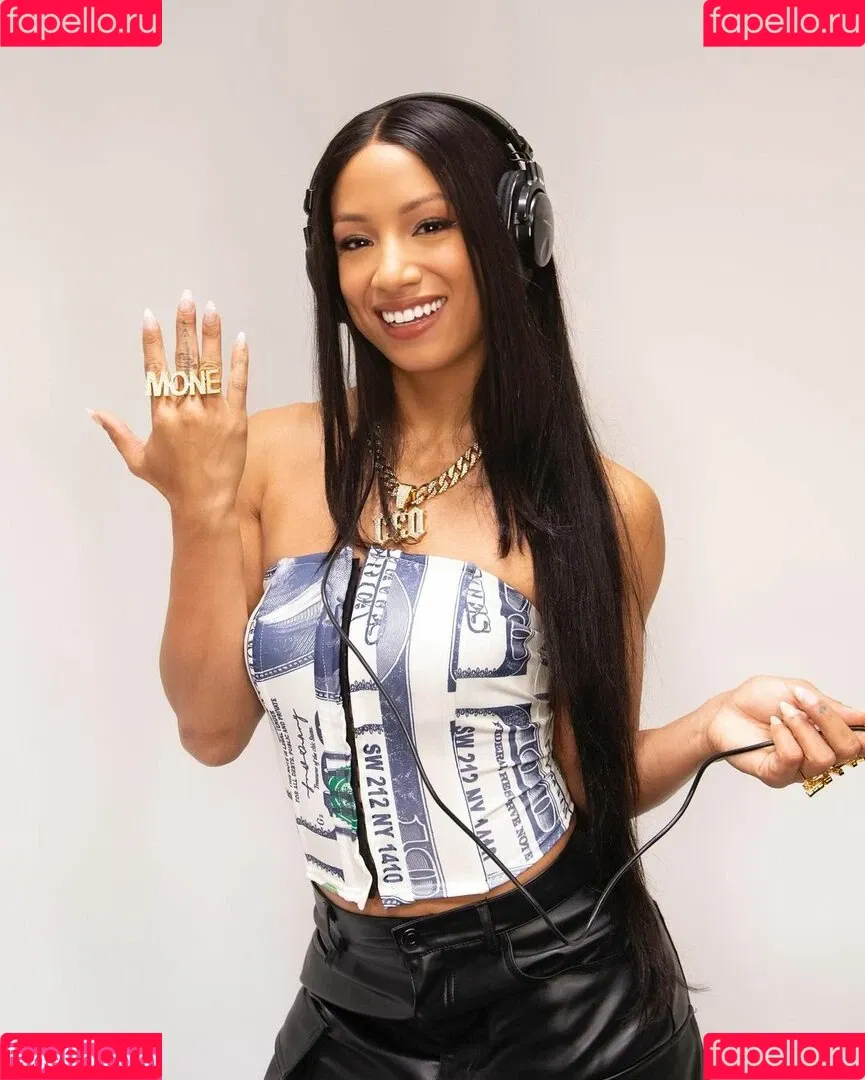 Sasha Banks Onlyfans Photo Gallery 