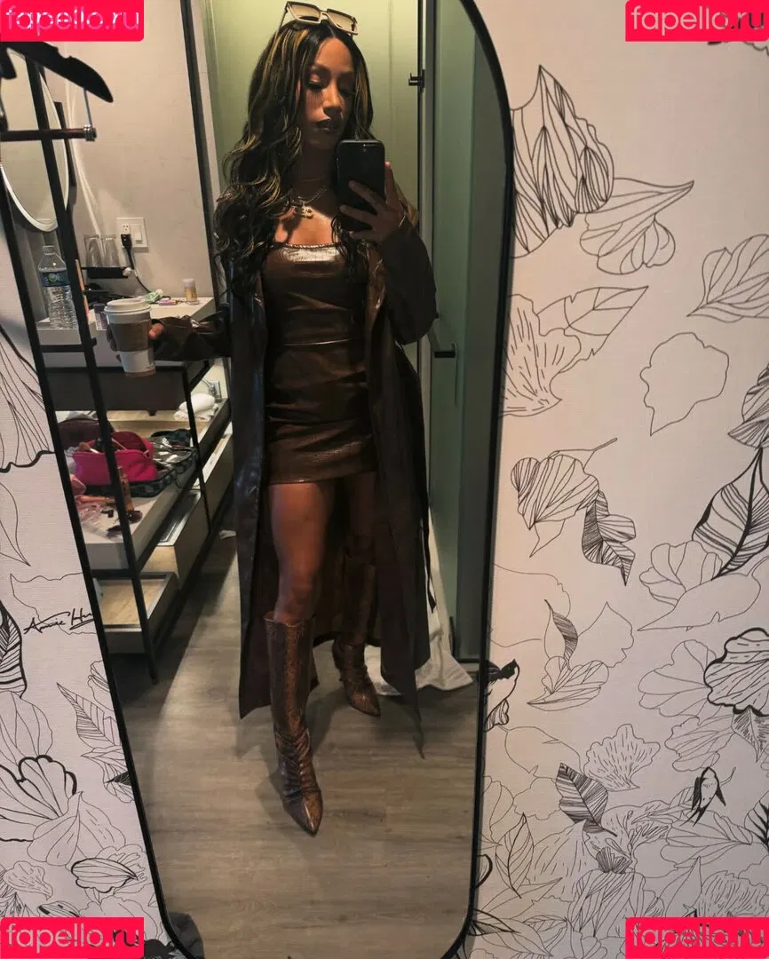 Sasha Banks Onlyfans Photo Gallery 