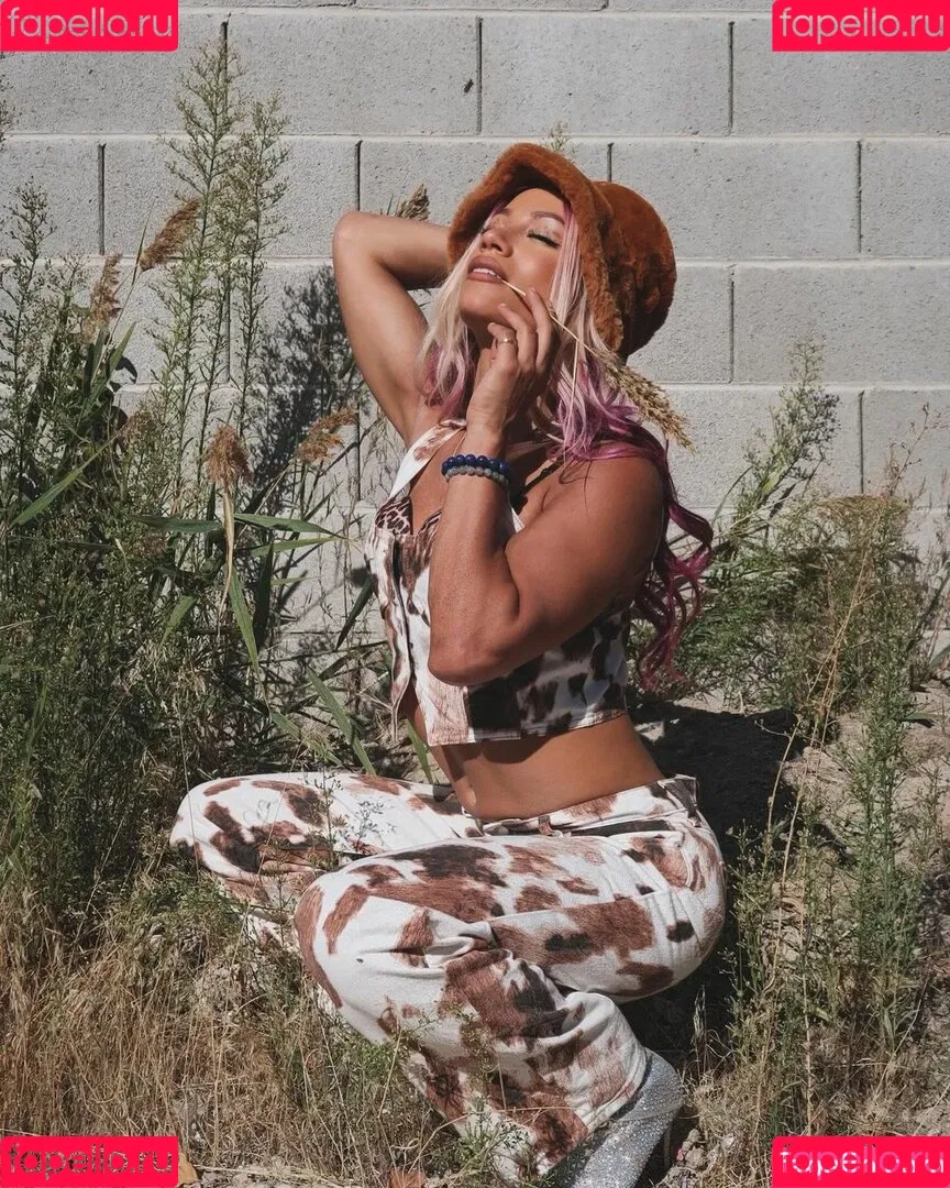 Sasha Banks Onlyfans Photo Gallery 
