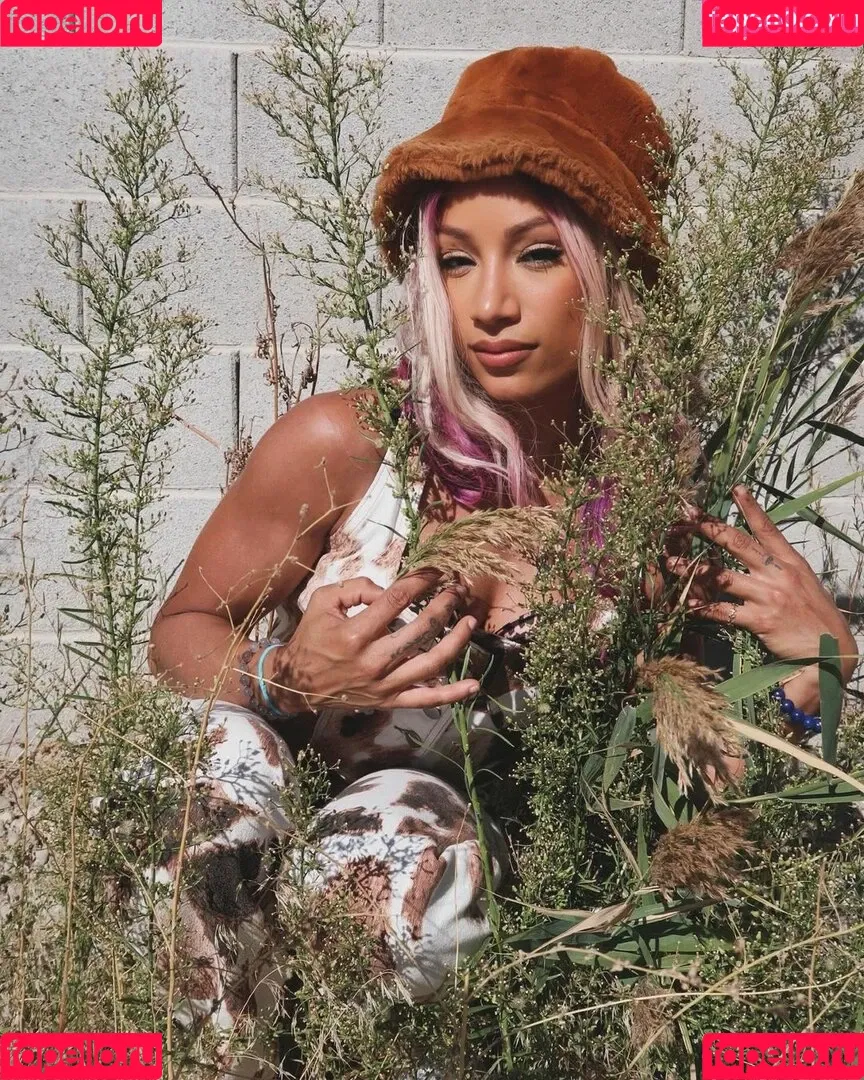 Sasha Banks Onlyfans Photo Gallery 
