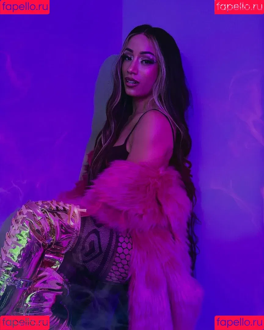 Sasha Banks Onlyfans Photo Gallery 