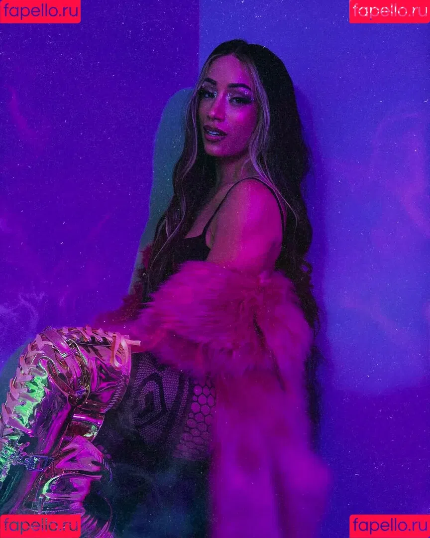 Sasha Banks Onlyfans Photo Gallery 