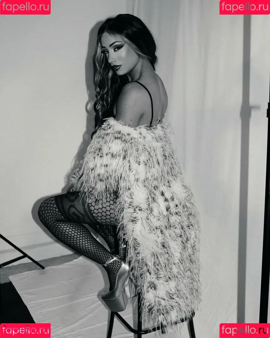 Sasha Banks Onlyfans Photo Gallery 