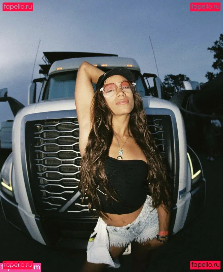 Sasha Banks Onlyfans Photo Gallery 