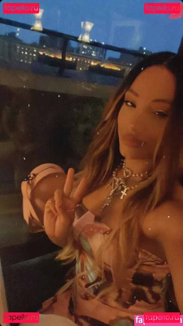 Sasha Banks Onlyfans Photo Gallery 