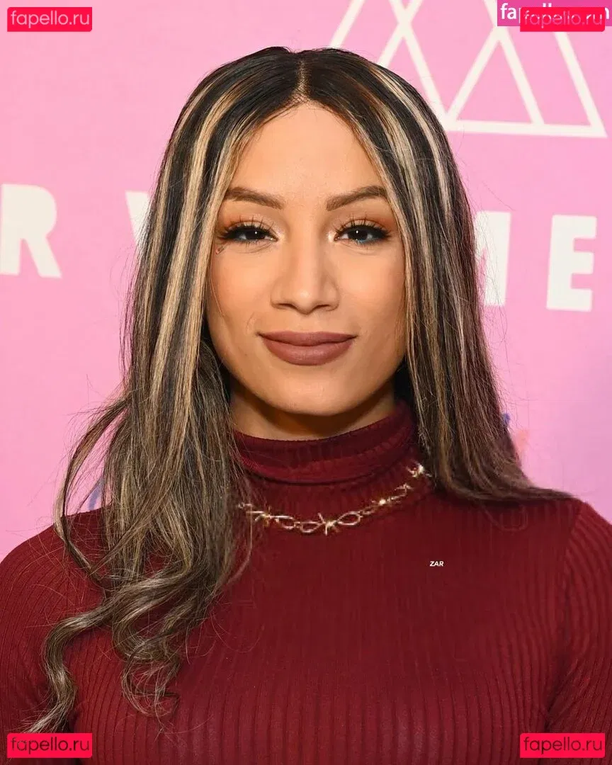 Sasha Banks Onlyfans Photo Gallery 