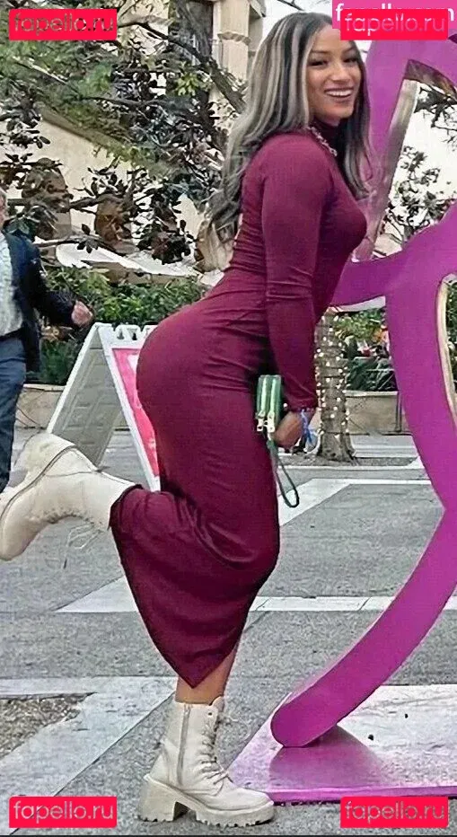 Sasha Banks Onlyfans Photo Gallery 