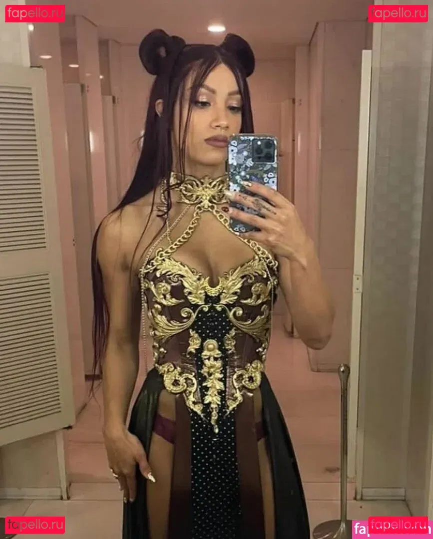 Sasha Banks Onlyfans Photo Gallery 