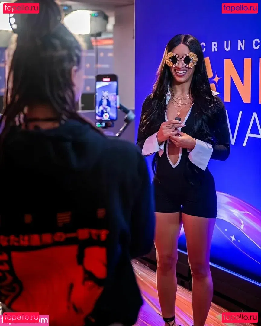 Sasha Banks Onlyfans Photo Gallery 