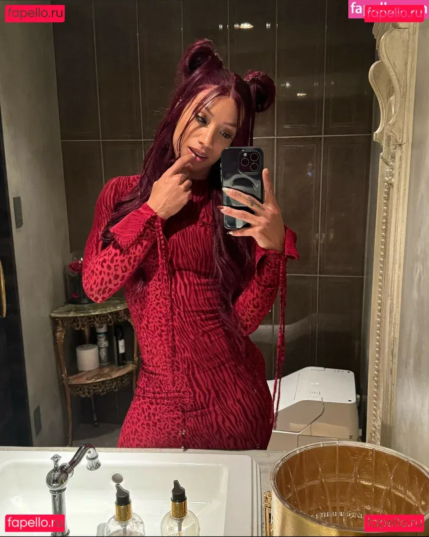 Sasha Banks Onlyfans Photo Gallery 