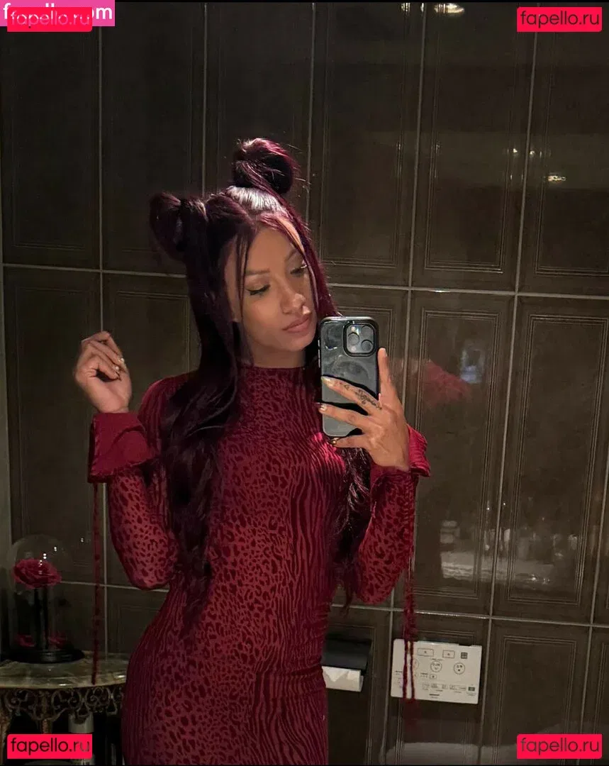 Sasha Banks Onlyfans Photo Gallery 