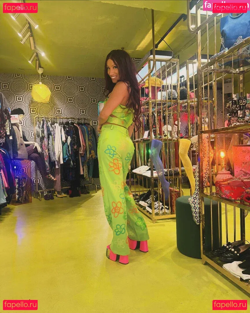 Sasha Banks Onlyfans Photo Gallery 