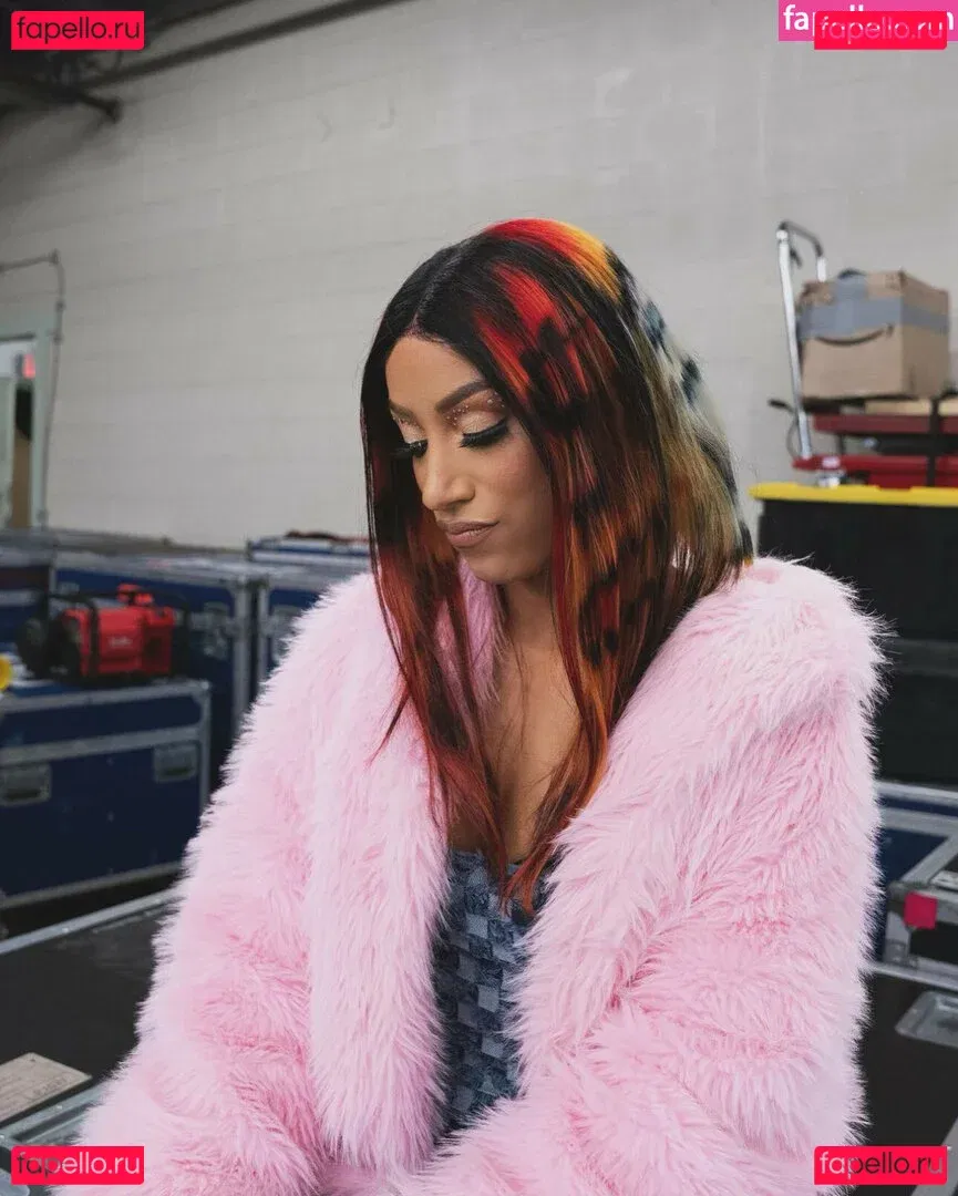 Sasha Banks Onlyfans Photo Gallery 