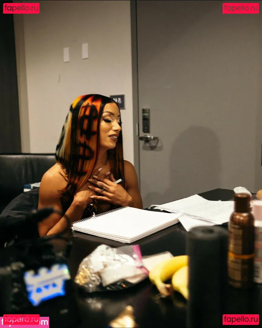 Sasha Banks Onlyfans Photo Gallery 