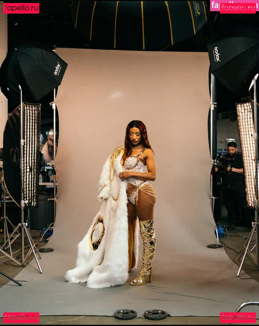 Sasha Banks Onlyfans Photo Gallery 