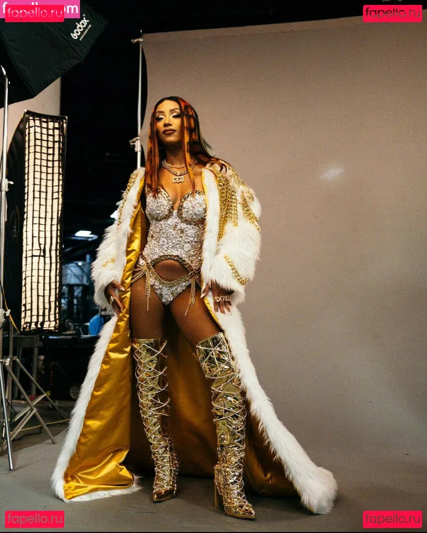 Sasha Banks Onlyfans Photo Gallery 