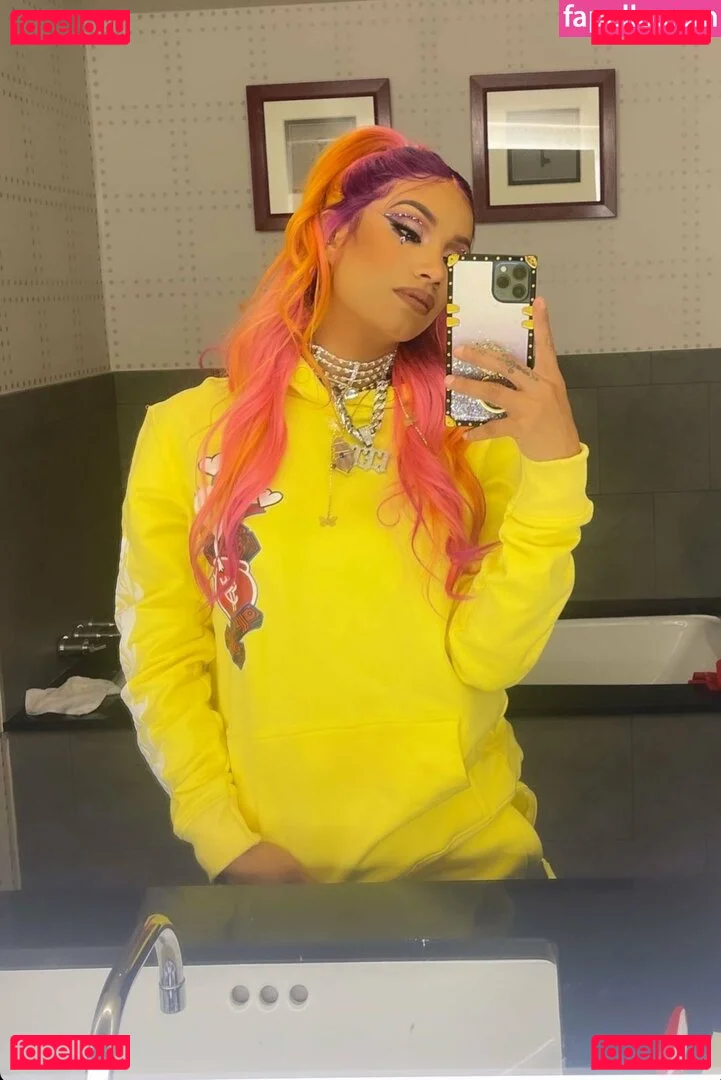 Sasha Banks Onlyfans Photo Gallery 