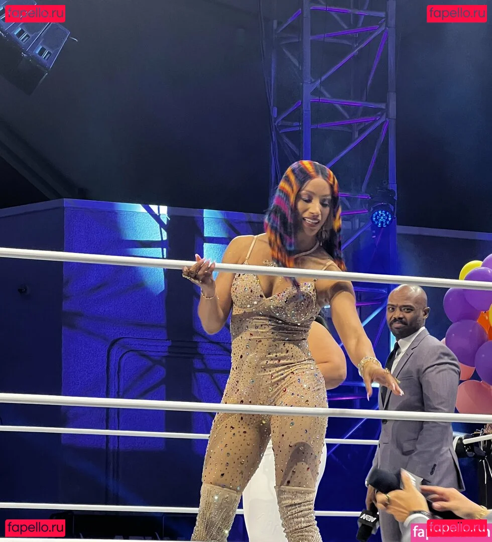 Sasha Banks Onlyfans Photo Gallery 