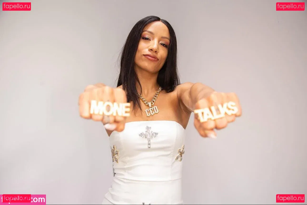 Sasha Banks Onlyfans Photo Gallery 