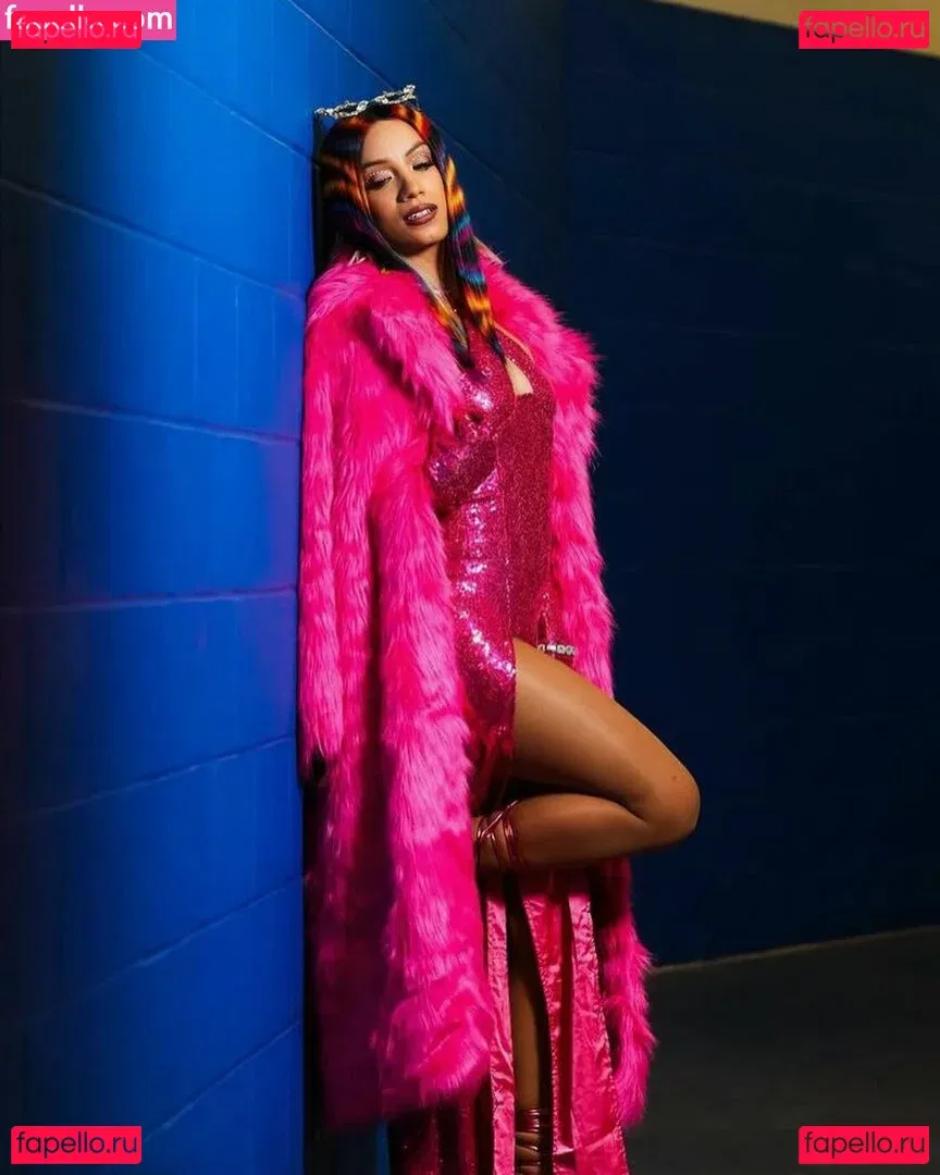 Sasha Banks Onlyfans Photo Gallery 