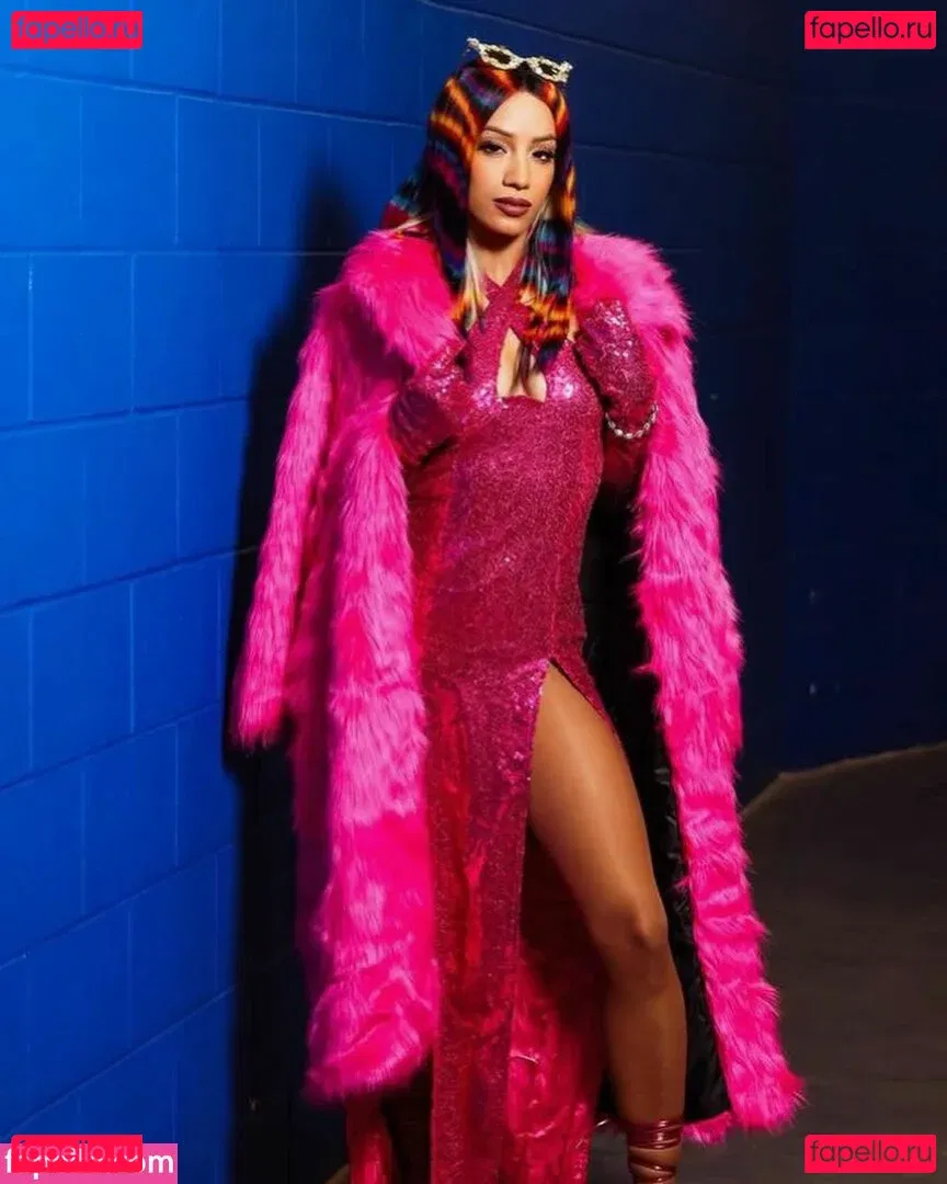 Sasha Banks Onlyfans Photo Gallery 