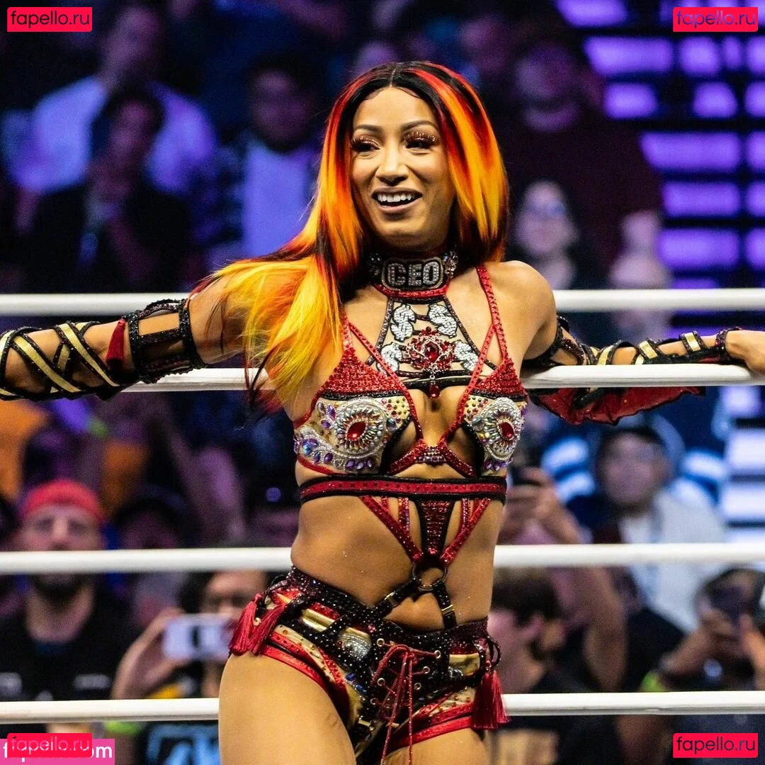 Sasha Banks Onlyfans Photo Gallery 
