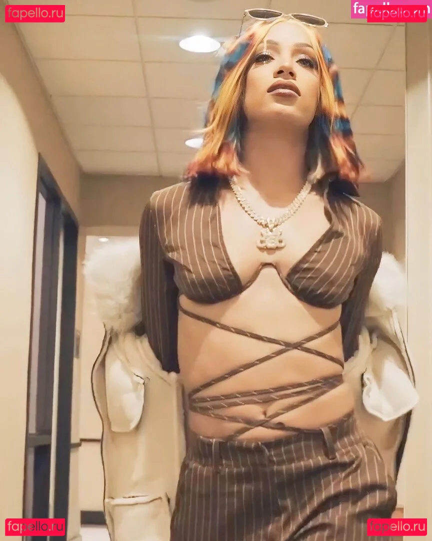 Sasha Banks Onlyfans Photo Gallery 