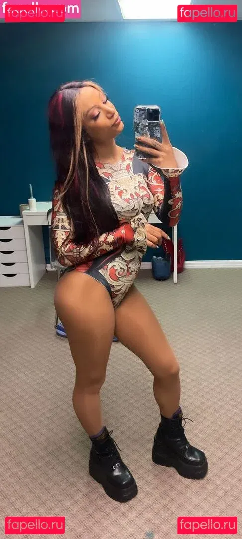 Sasha Banks Onlyfans Photo Gallery 