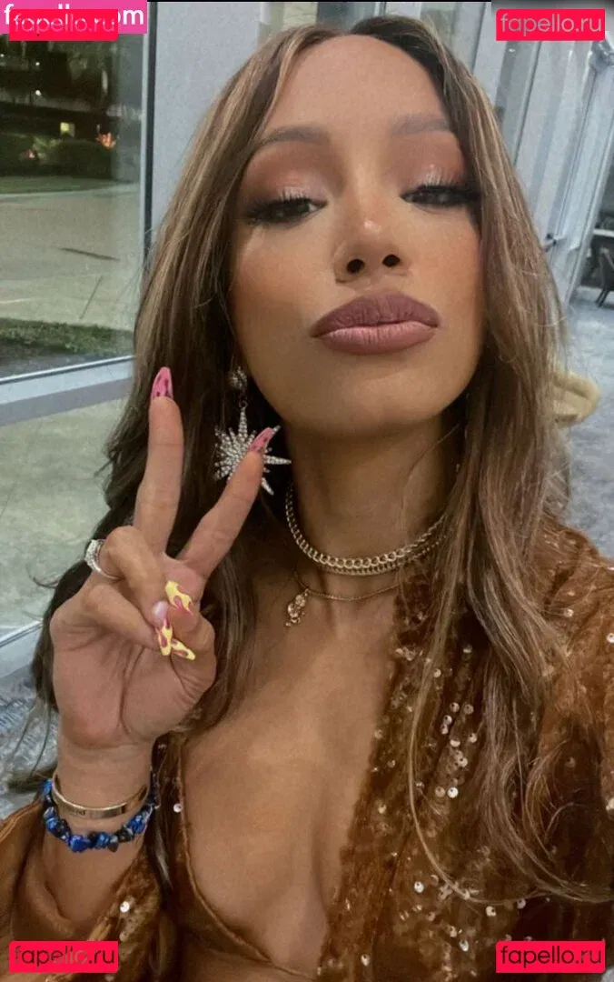 Sasha Banks Onlyfans Photo Gallery 