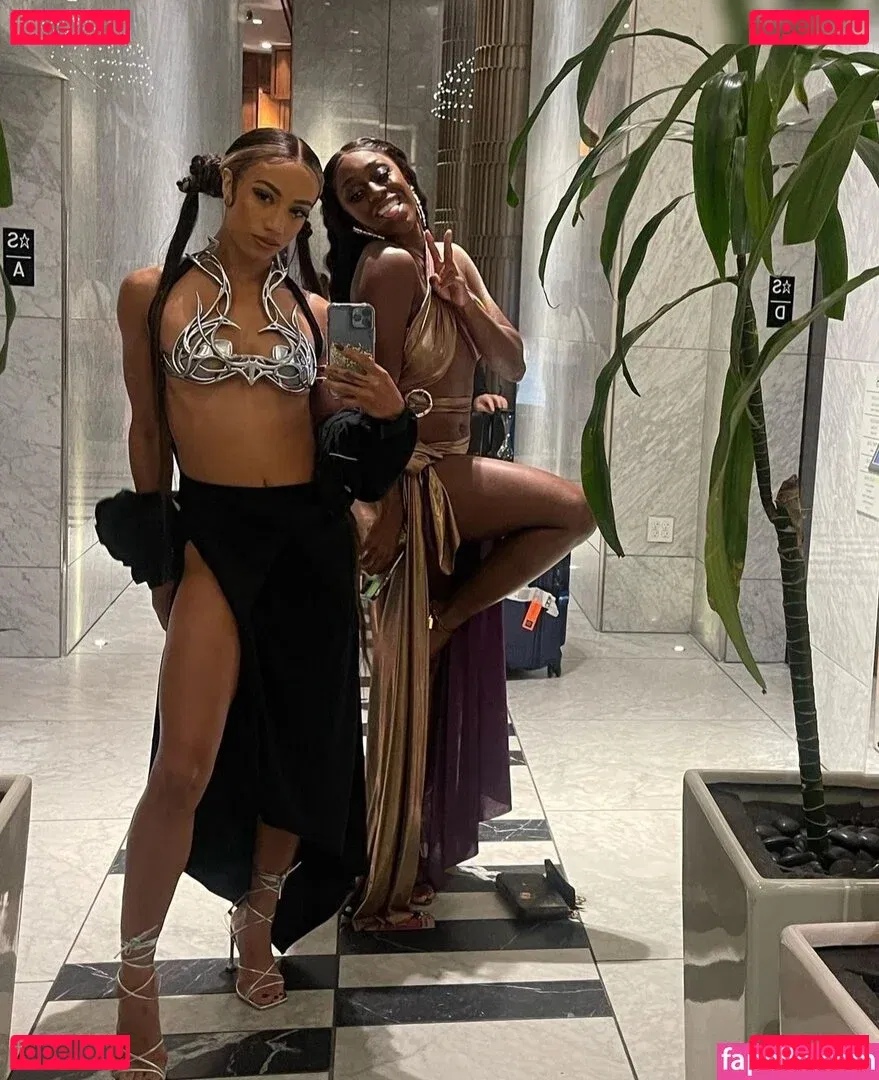 Sasha Banks Onlyfans Photo Gallery 