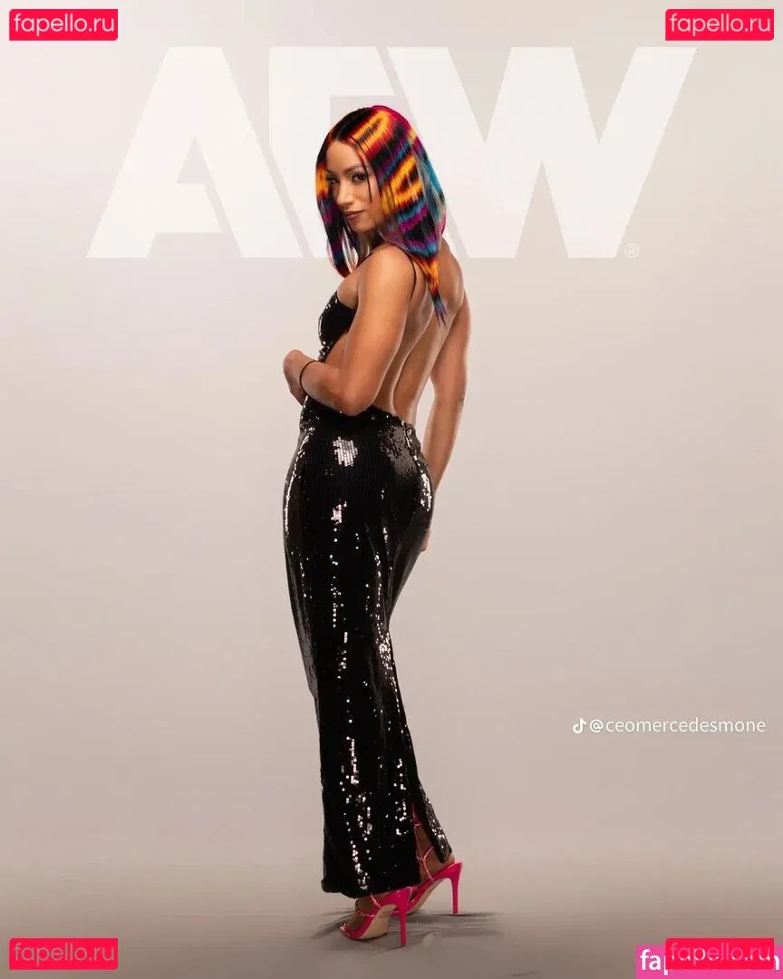 Sasha Banks Onlyfans Photo Gallery 