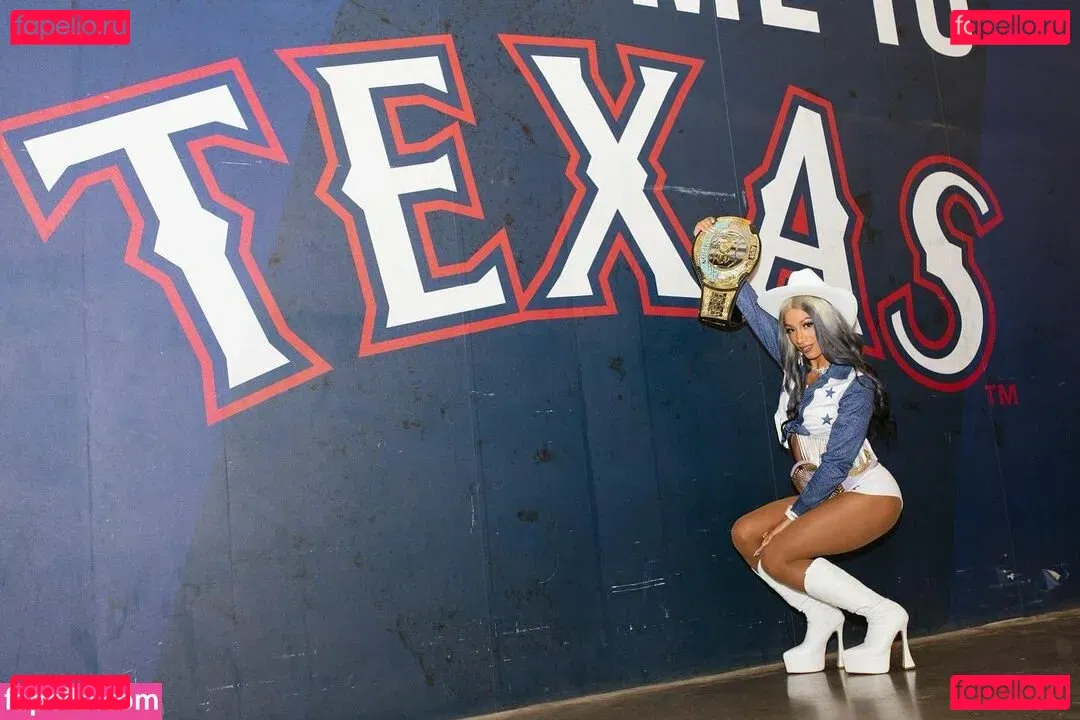 Sasha Banks Onlyfans Photo Gallery 