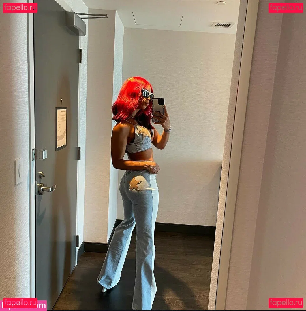 Sasha Banks Onlyfans Photo Gallery 